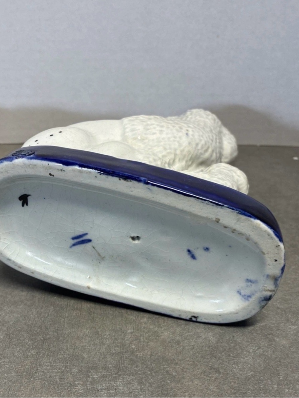 Pair Of Staffordshire 19 c. Poodle Mum With 2 Pups Cobalt Base Gilt Trim - Picture 12 of 16
